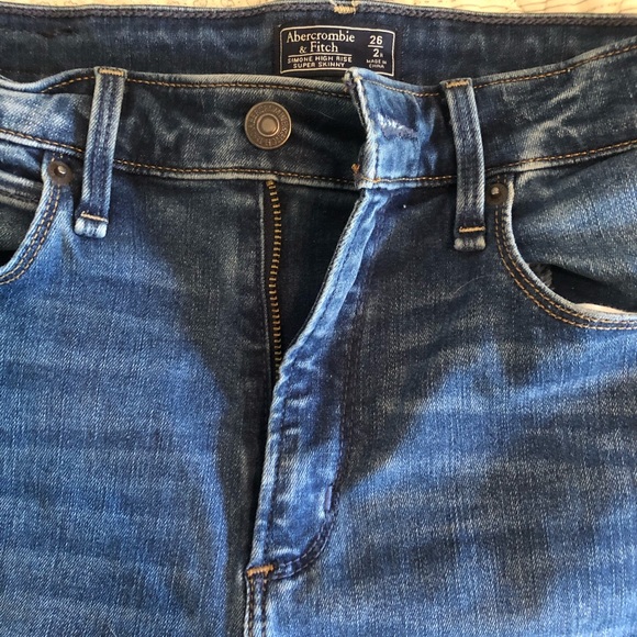 Abercrombie High-Waisted Jeans - Picture 2 of 3